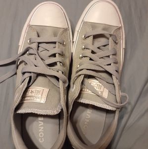 Size 8 nwt converse